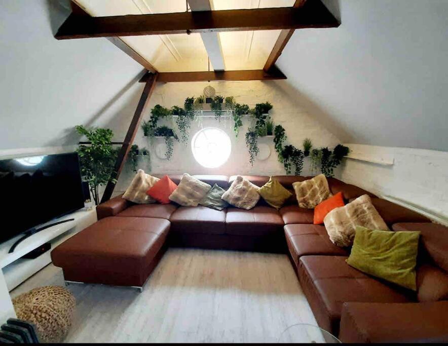 Lovely 1-Bedroom Serviced Apartment In Deal, Kent Extérieur photo